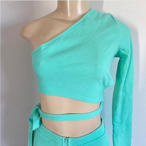 2-piece one shoulder outfit - Medium - Picture 2 of 6